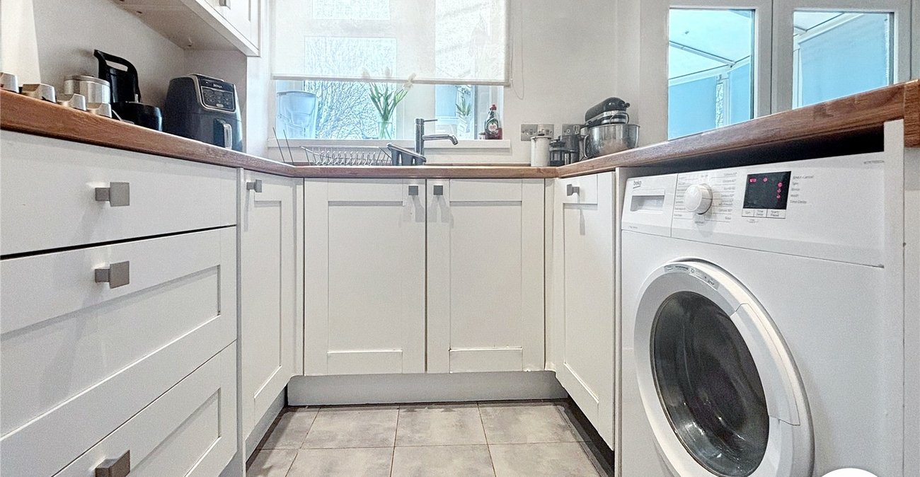 3 bedroom house to rent in London | Robinson Jackson