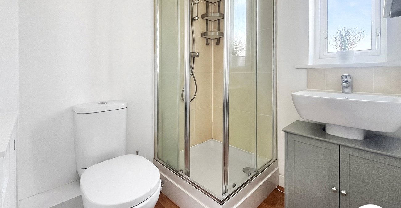 3 bedroom house to rent in Dartford | Robinson Jackson