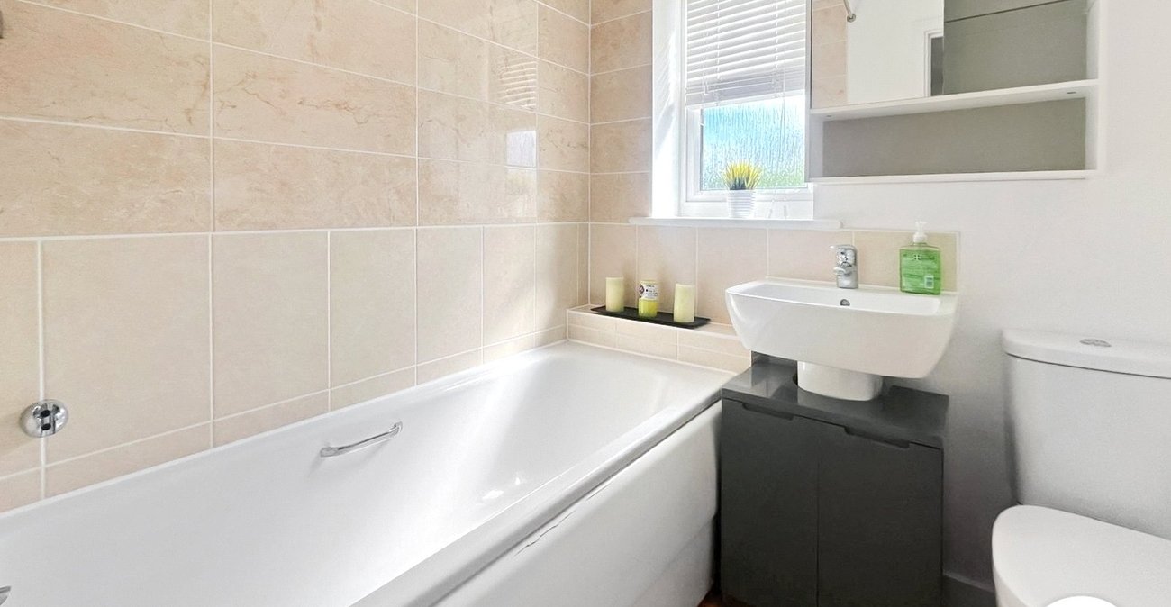 3 bedroom house to rent in Dartford | Robinson Jackson