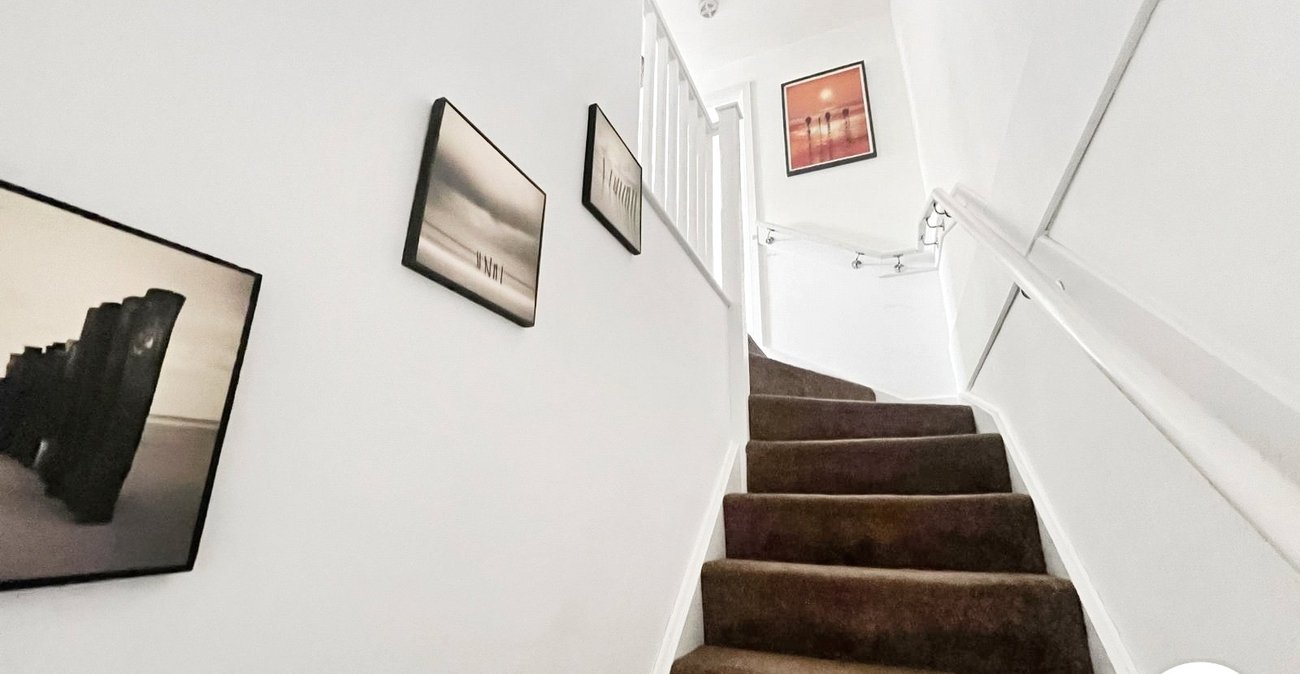 3 bedroom house to rent in Dartford | Robinson Jackson