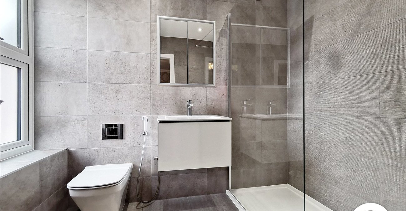 5 bedroom house to rent in Dartford | Robinson Jackson
