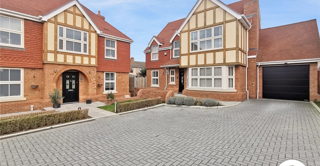 5 bedroom house to rent in Dartford | Robinson Jackson