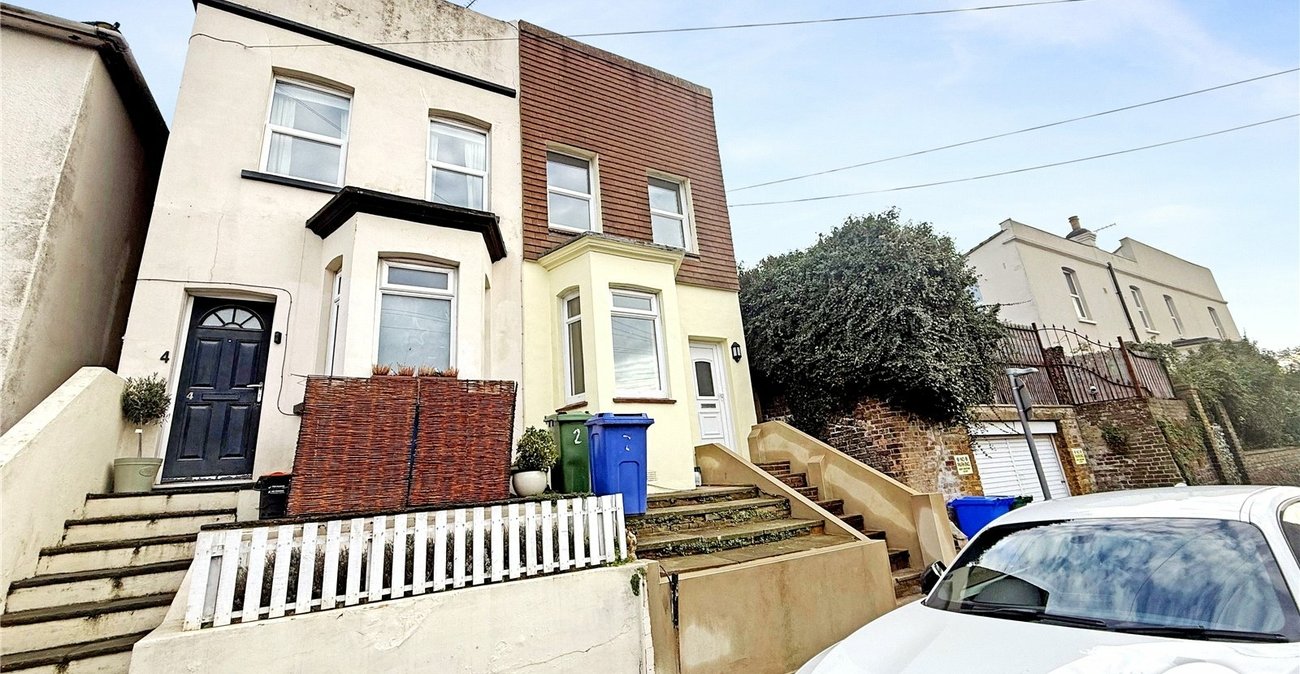 3 bedroom house to rent in Sittingbourne | Robinson Michael & Jackson