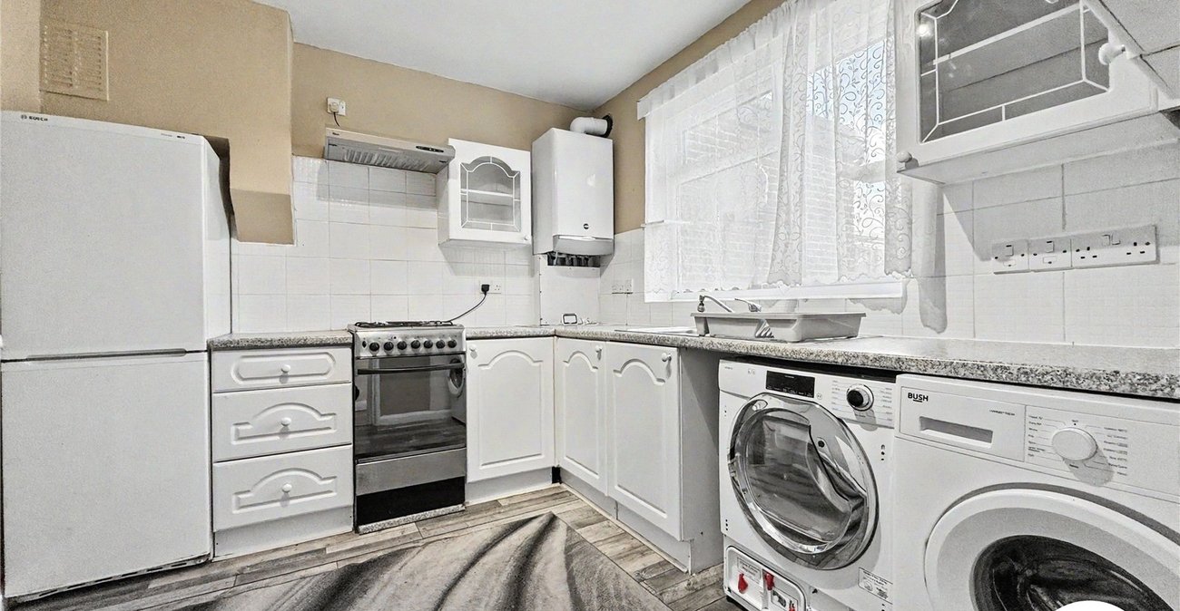 3 bedroom house to rent in Eltham | Robinson Jackson