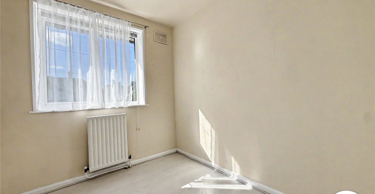 3 bedroom house to rent in Eltham | Robinson Jackson