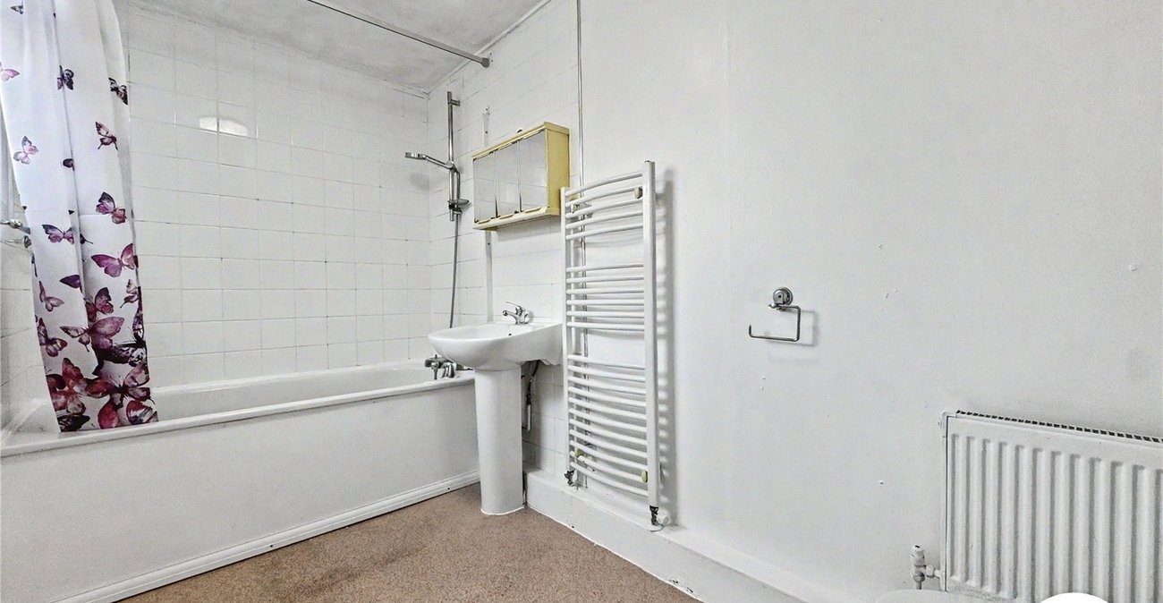 3 bedroom house to rent in Eltham | Robinson Jackson