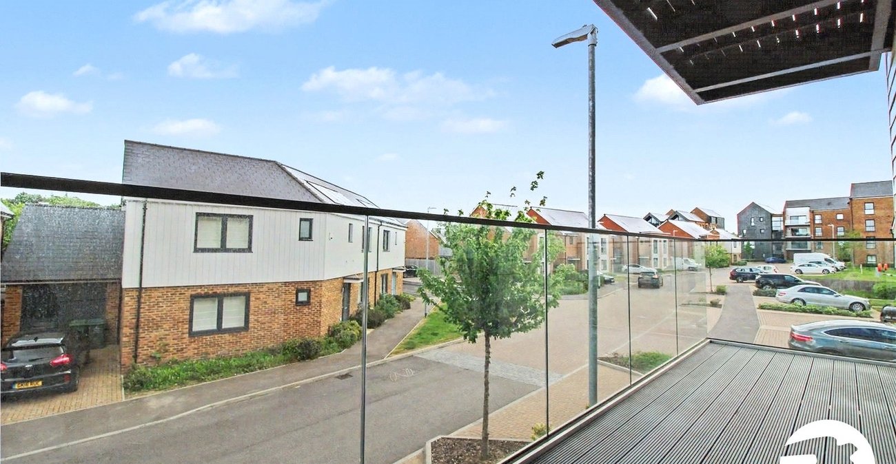 2 bedroom property to rent in Greenhithe | Robinson Michael & Jackson