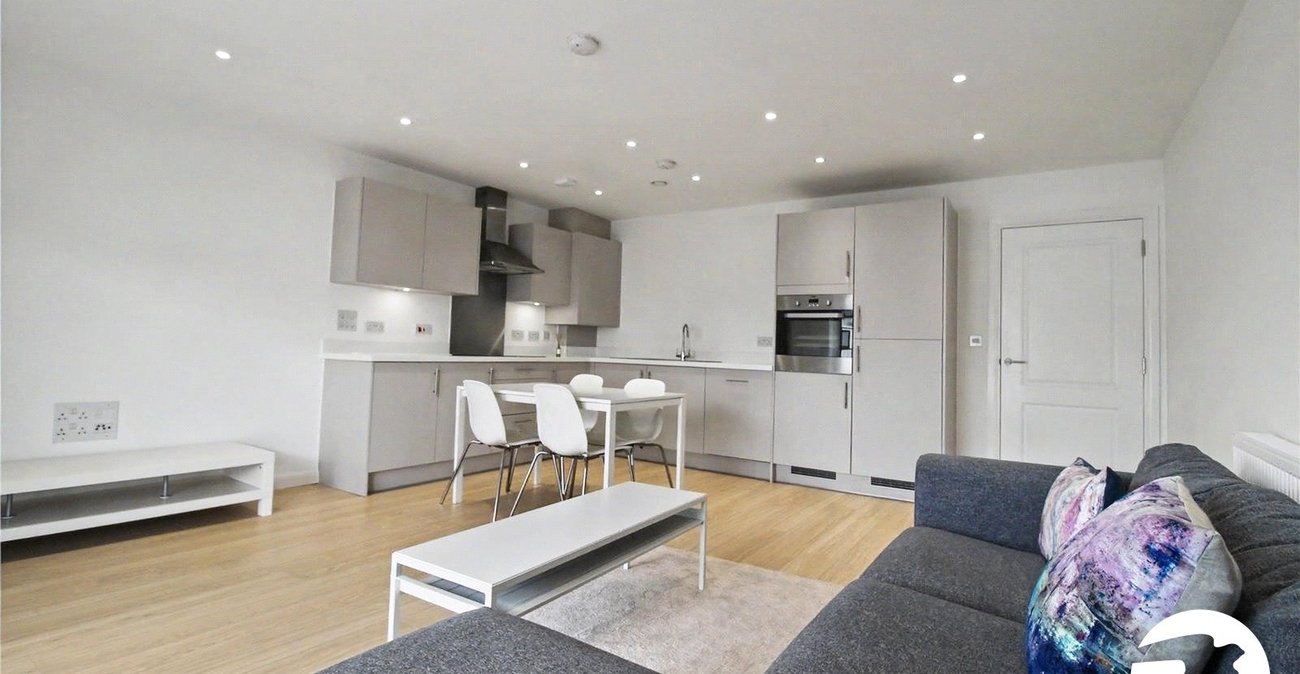 2 bedroom property to rent in Greenhithe | Robinson Michael & Jackson