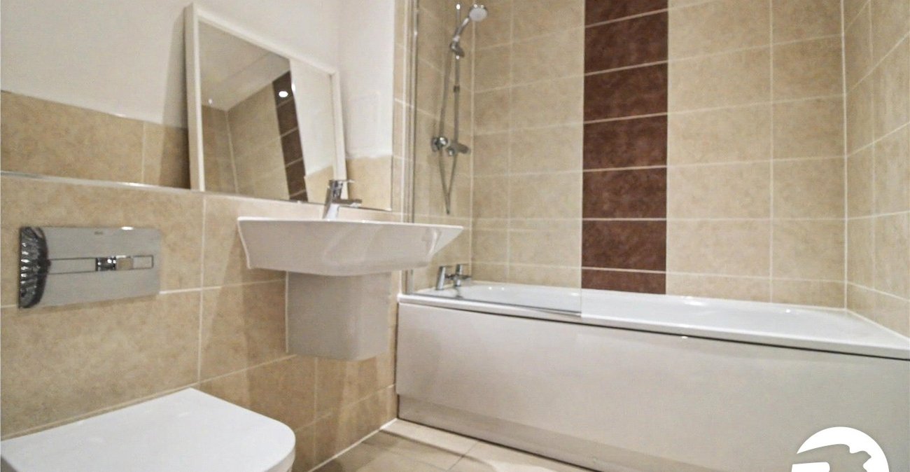 2 bedroom property to rent in Greenhithe | Robinson Michael & Jackson