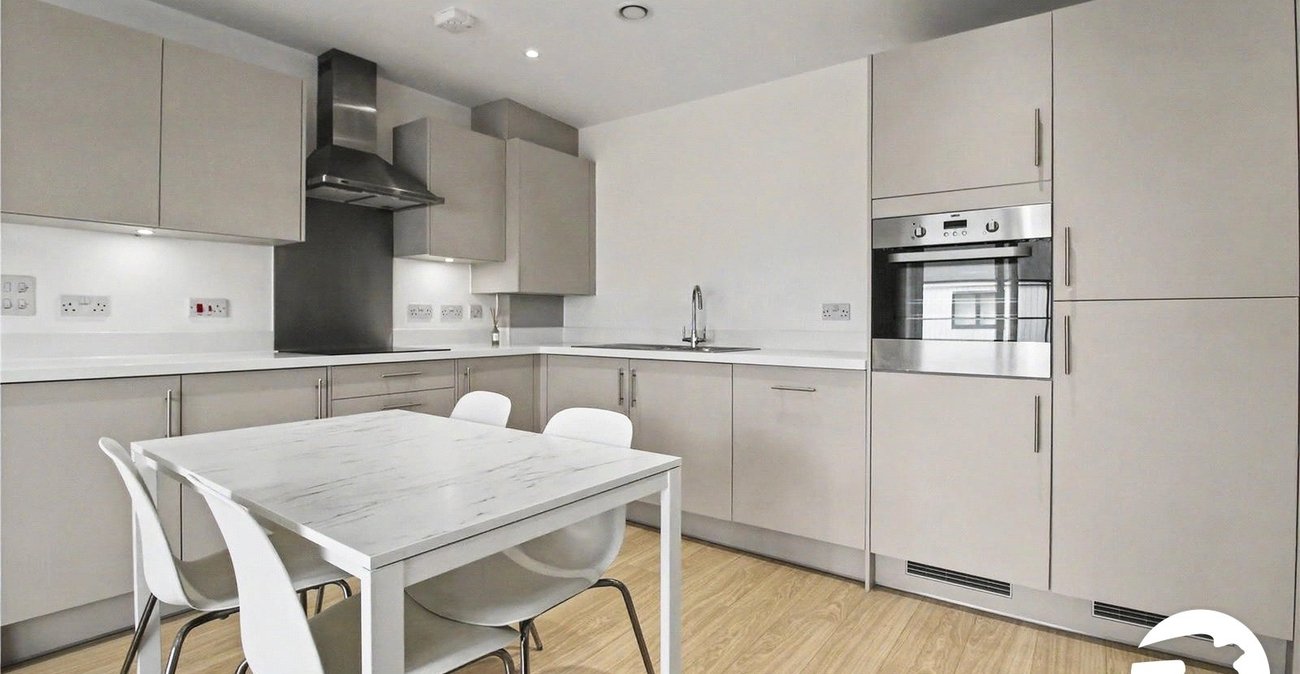 2 bedroom property to rent in Greenhithe | Robinson Michael & Jackson