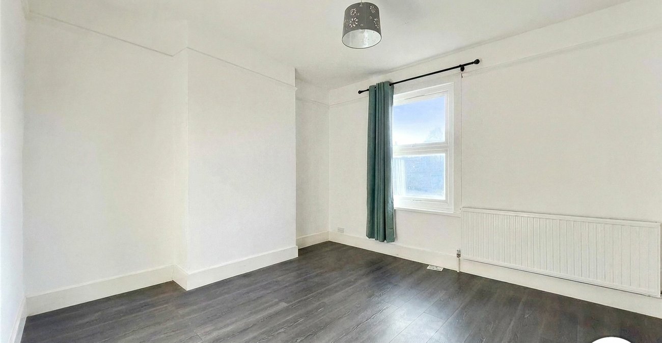 3 bedroom house to rent in London | Robinson Jackson