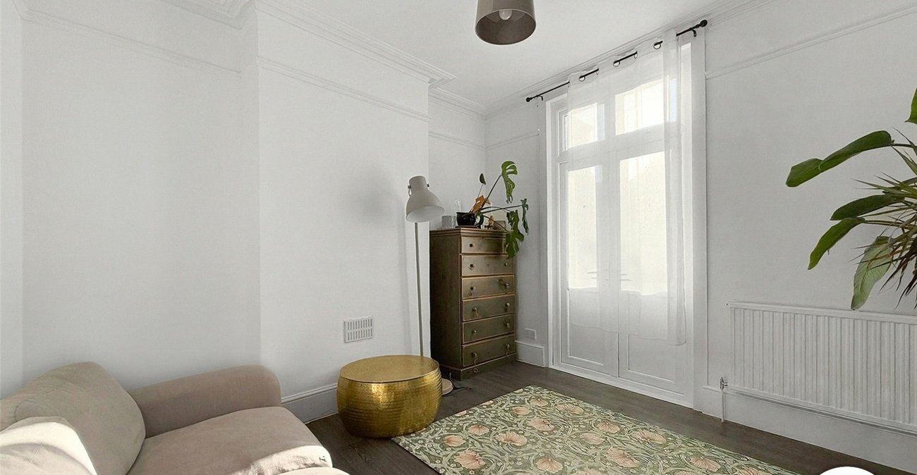3 bedroom house to rent in London | Robinson Jackson