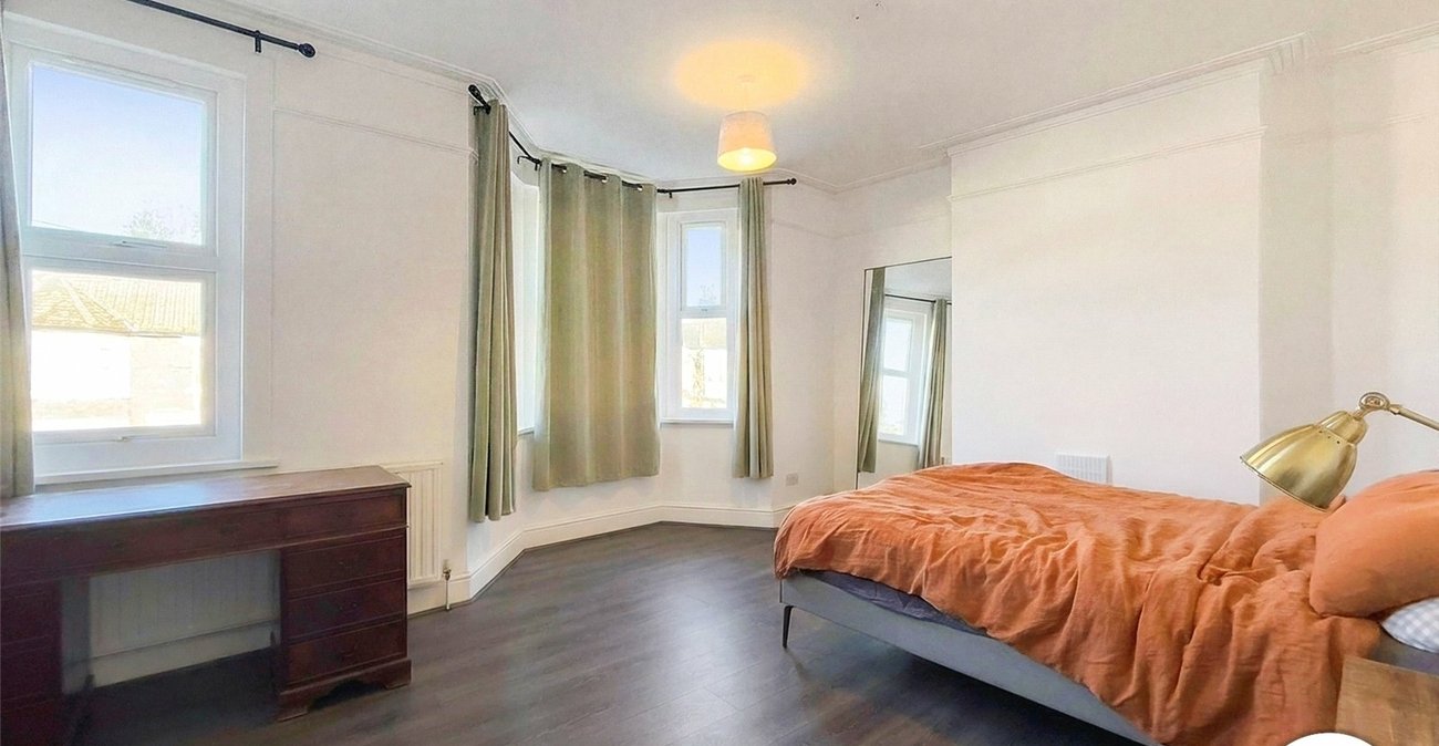 3 bedroom house to rent in London | Robinson Jackson