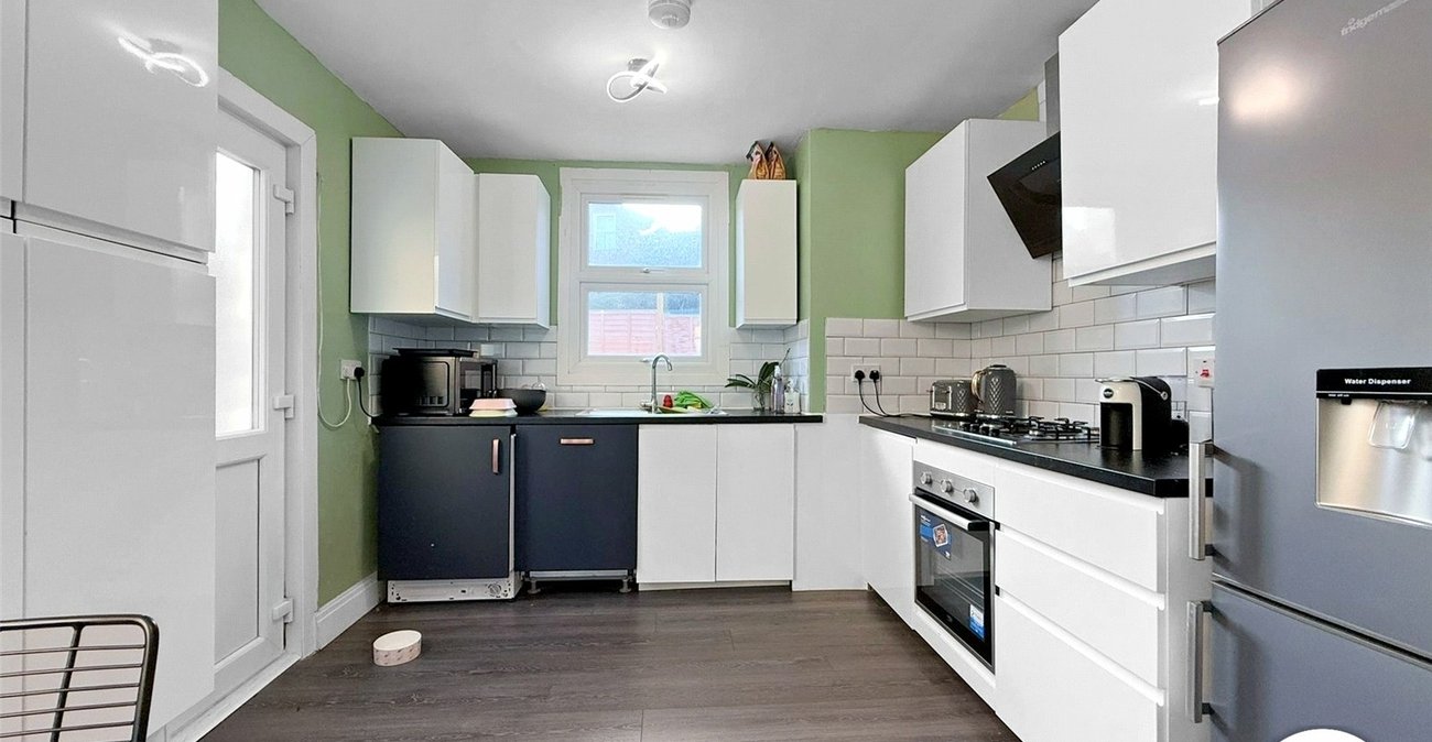 3 bedroom house to rent in London | Robinson Jackson