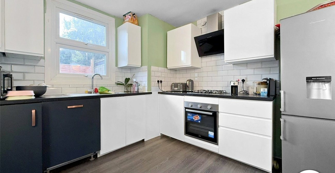 3 bedroom house to rent in London | Robinson Jackson