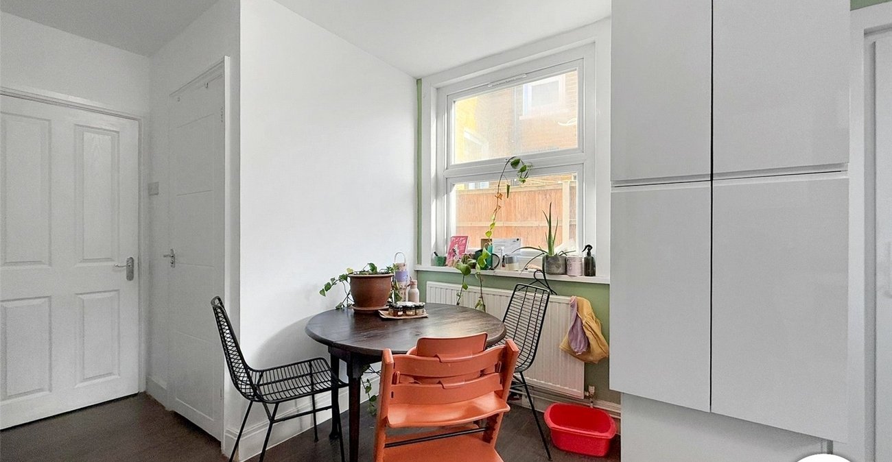 3 bedroom house to rent in London | Robinson Jackson
