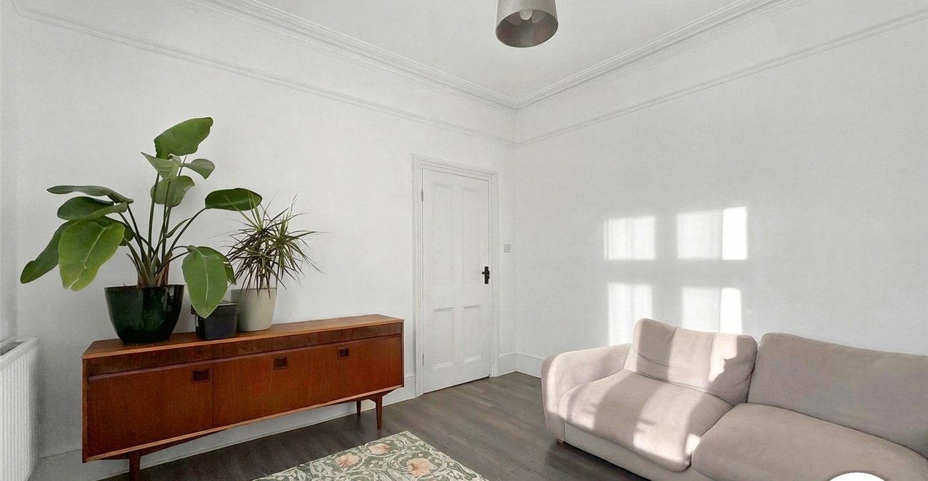 3 bedroom house to rent in London | Robinson Jackson