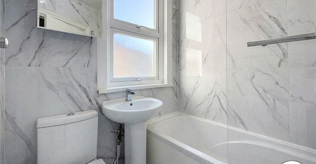 3 bedroom house to rent in London | Robinson Jackson
