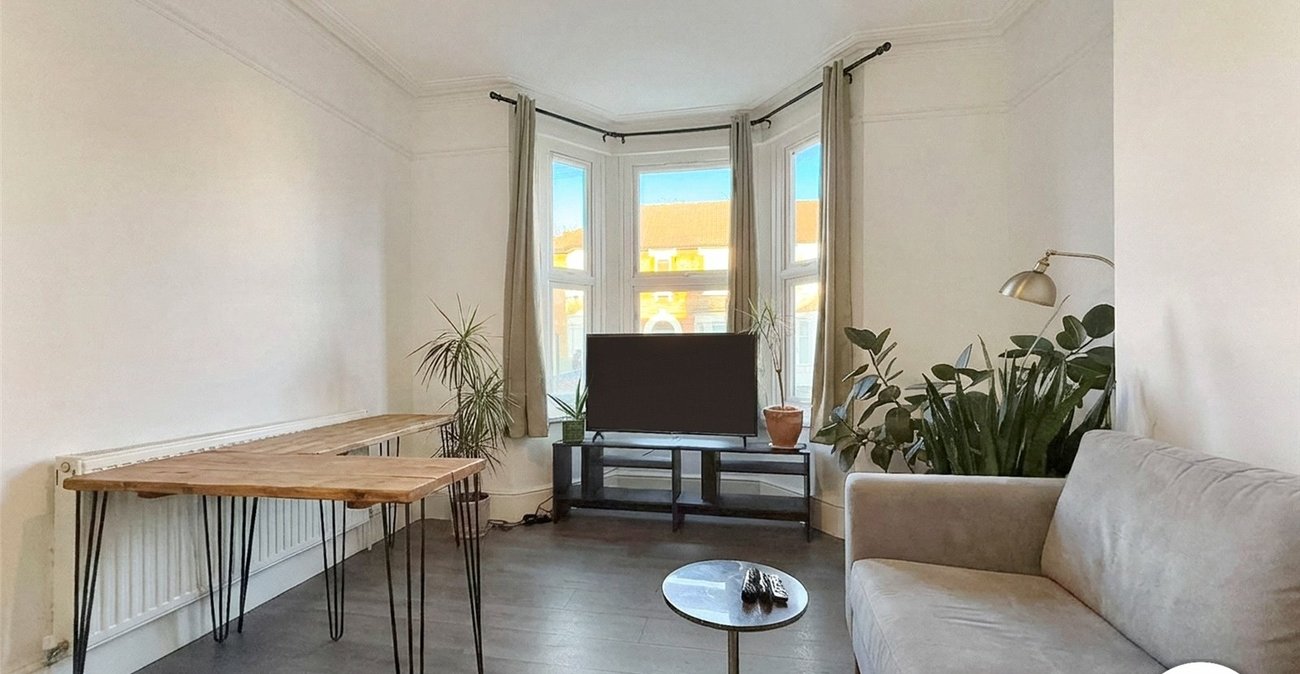 3 bedroom house to rent in London | Robinson Jackson