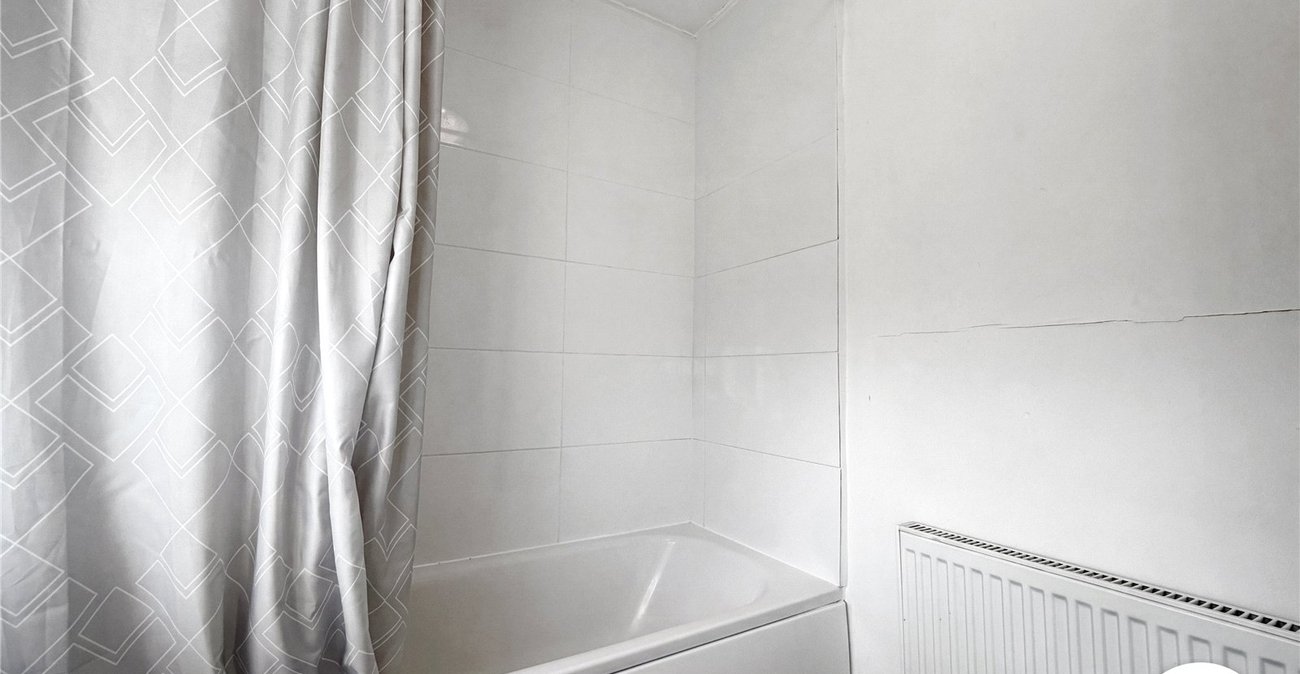 1 bedroom property to rent in Rochester | Robinson Michael & Jackson