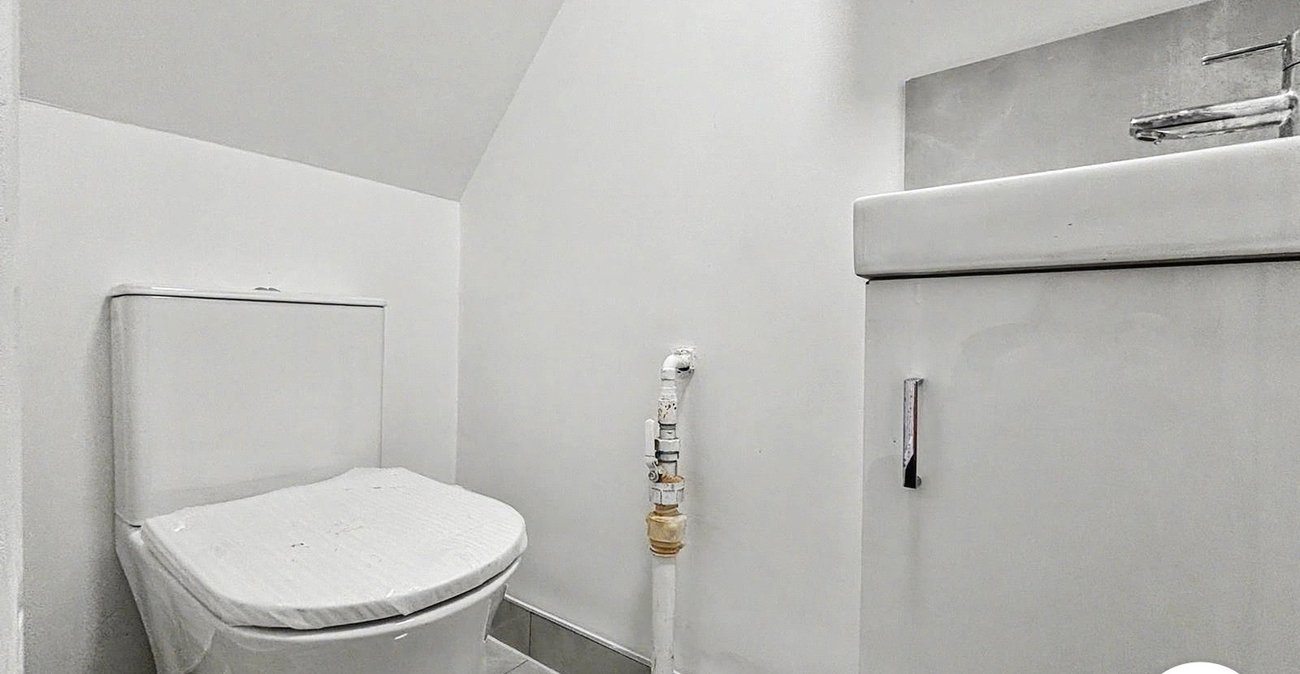 3 bedroom house to rent in Dartford | Robinson Jackson