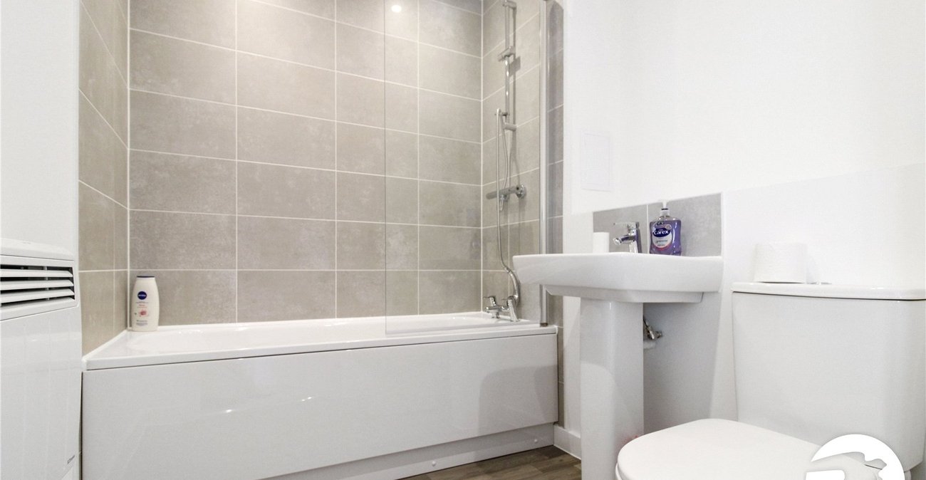 2 bedroom property to rent in Northfleet | Robinson Michael & Jackson