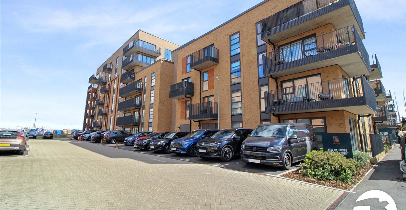 2 bedroom property to rent in Northfleet | Robinson Michael & Jackson