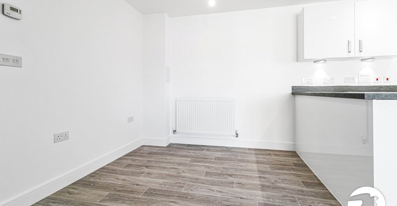 2 bedroom property to rent in Castle Hill Drive | Robinson Michael & Jackson
