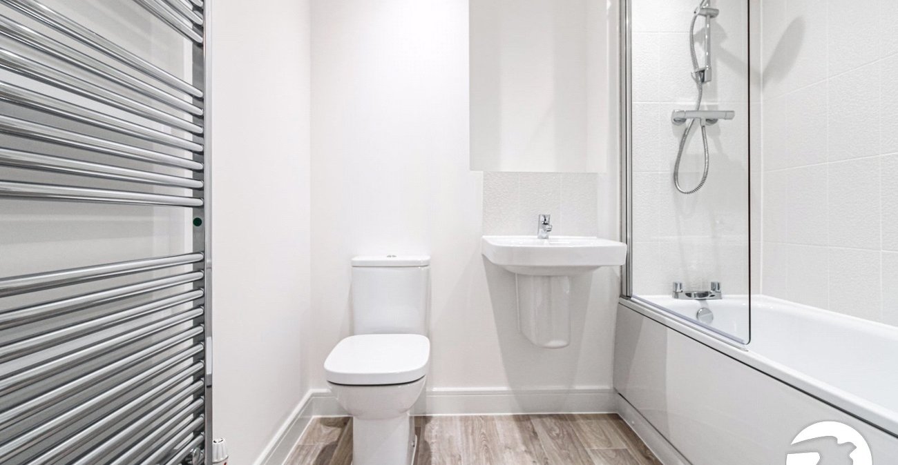 2 bedroom property to rent in Castle Hill Drive | Robinson Michael & Jackson