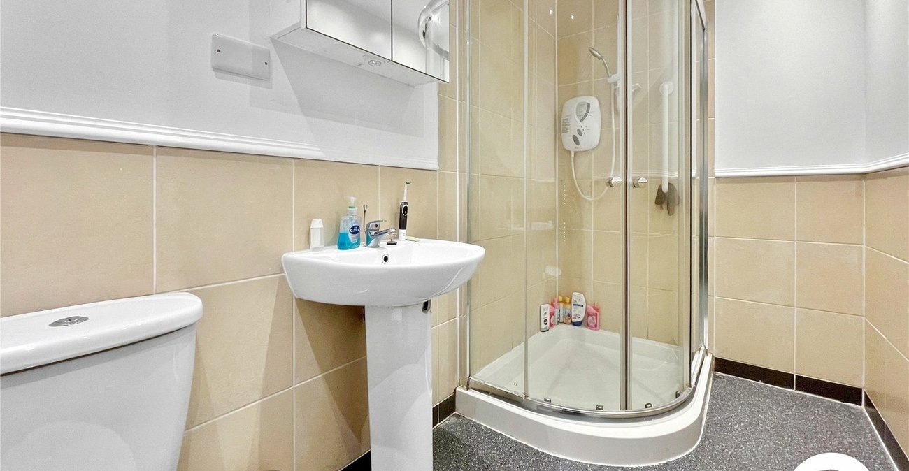 4 bedroom bungalow to rent in Bexleyheath | Robinson Jackson