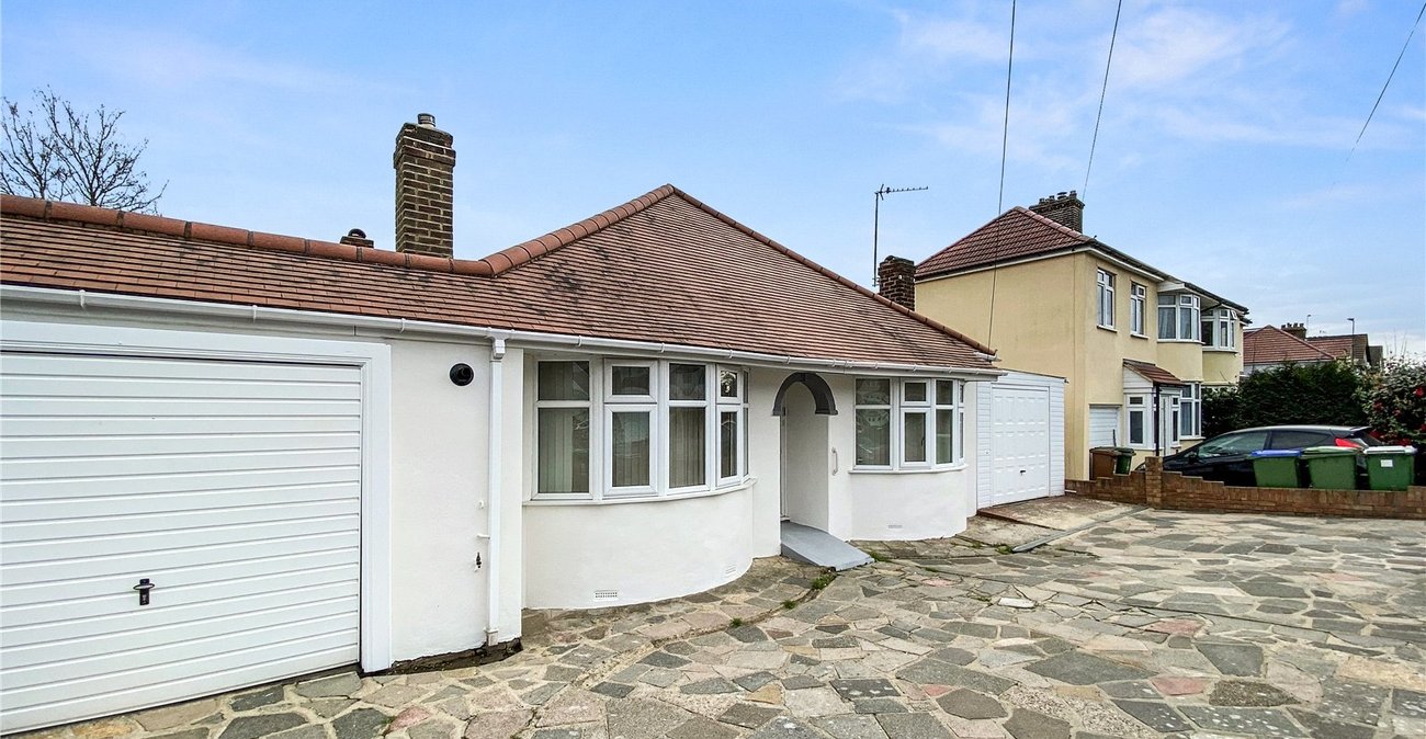 4 bedroom bungalow to rent in Bexleyheath | Robinson Jackson