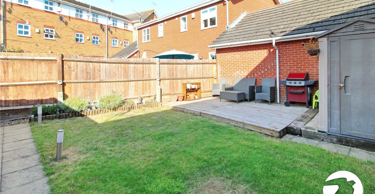 2 bedroom house to rent in Greenhithe | Robinson Michael & Jackson