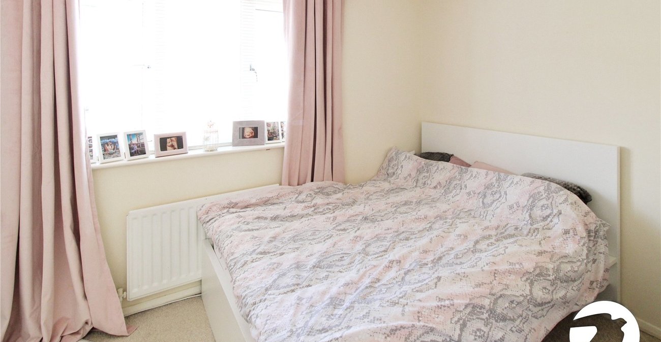 2 bedroom house to rent in Greenhithe | Robinson Michael & Jackson