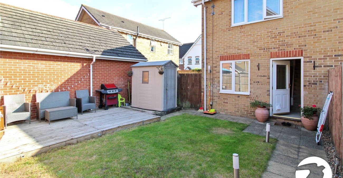 2 bedroom house to rent in Greenhithe | Robinson Michael & Jackson