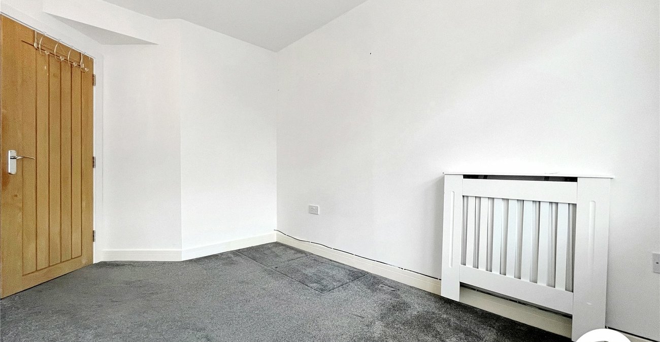 2 bedroom property to rent in Rainham | Robinson Michael & Jackson