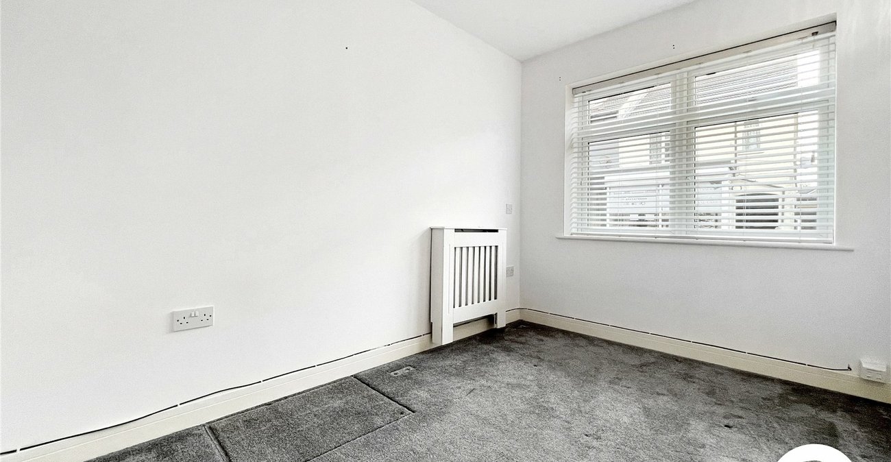 2 bedroom property to rent in Rainham | Robinson Michael & Jackson