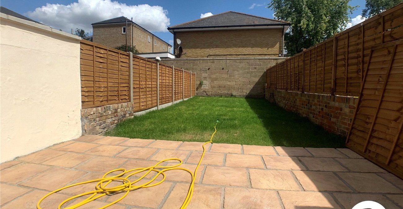 1 bedroom property to rent in Rochester | Robinson Michael & Jackson