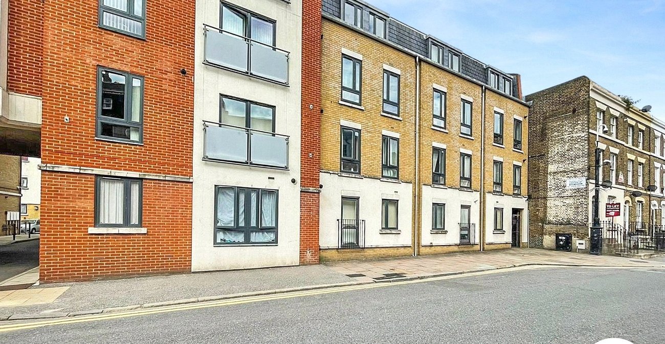 1 bedroom property to rent in Rochester | Robinson Michael & Jackson