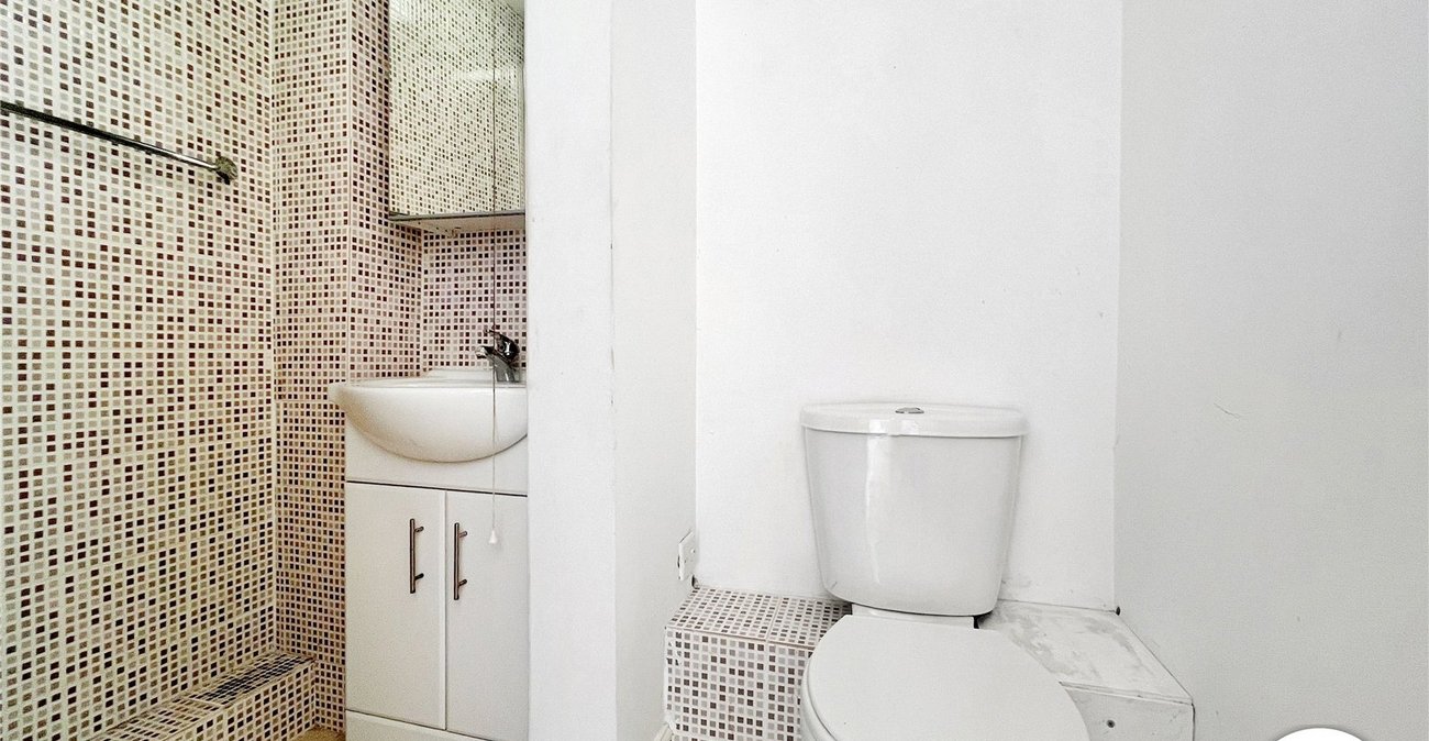 1 bedroom property to rent in Rochester | Robinson Michael & Jackson