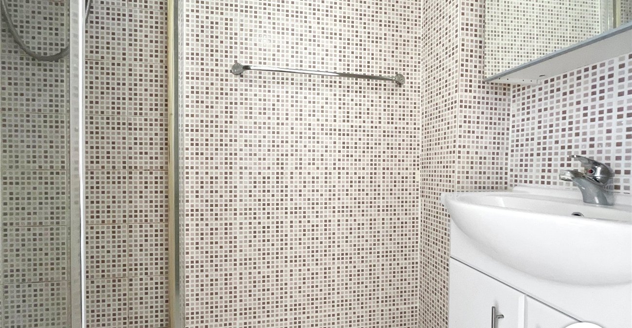 1 bedroom property to rent in Rochester | Robinson Michael & Jackson