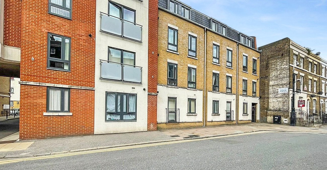 1 bedroom property to rent in Rochester | Robinson Michael & Jackson