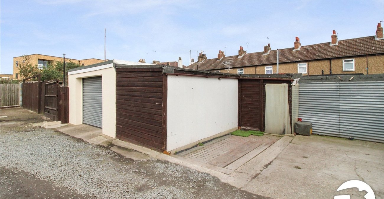 2 bedroom house to rent in Swanscombe | Robinson Michael & Jackson