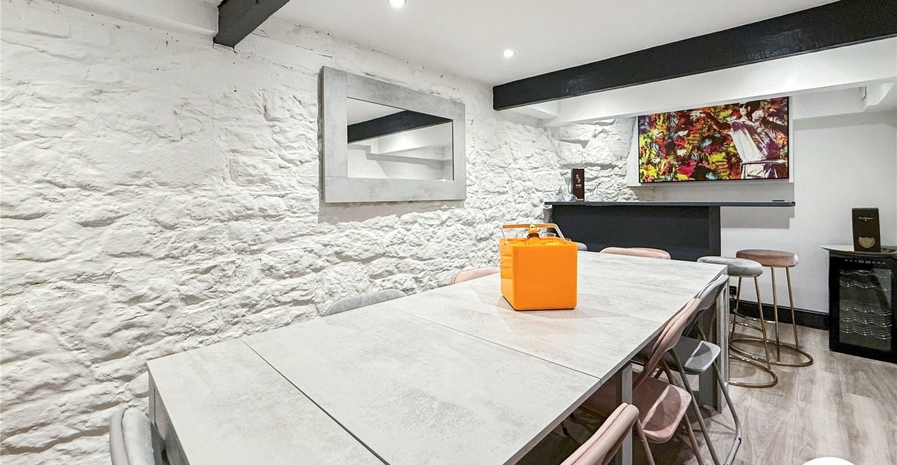 2 bedroom property to rent in West Malling | Robinson Michael & Jackson