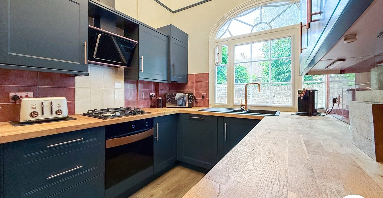 2 bedroom property to rent in West Malling | Robinson Michael & Jackson