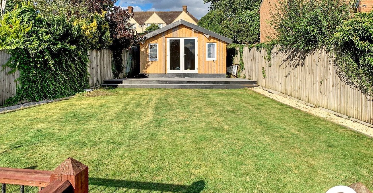 2 bedroom bungalow to rent in Dartford | Robinson Jackson