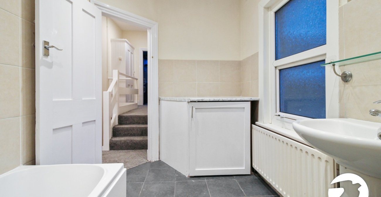 2 bedroom property to rent in Catford | Robinson Jackson