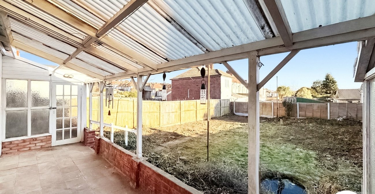 3 bedroom bungalow to rent in Welling | 