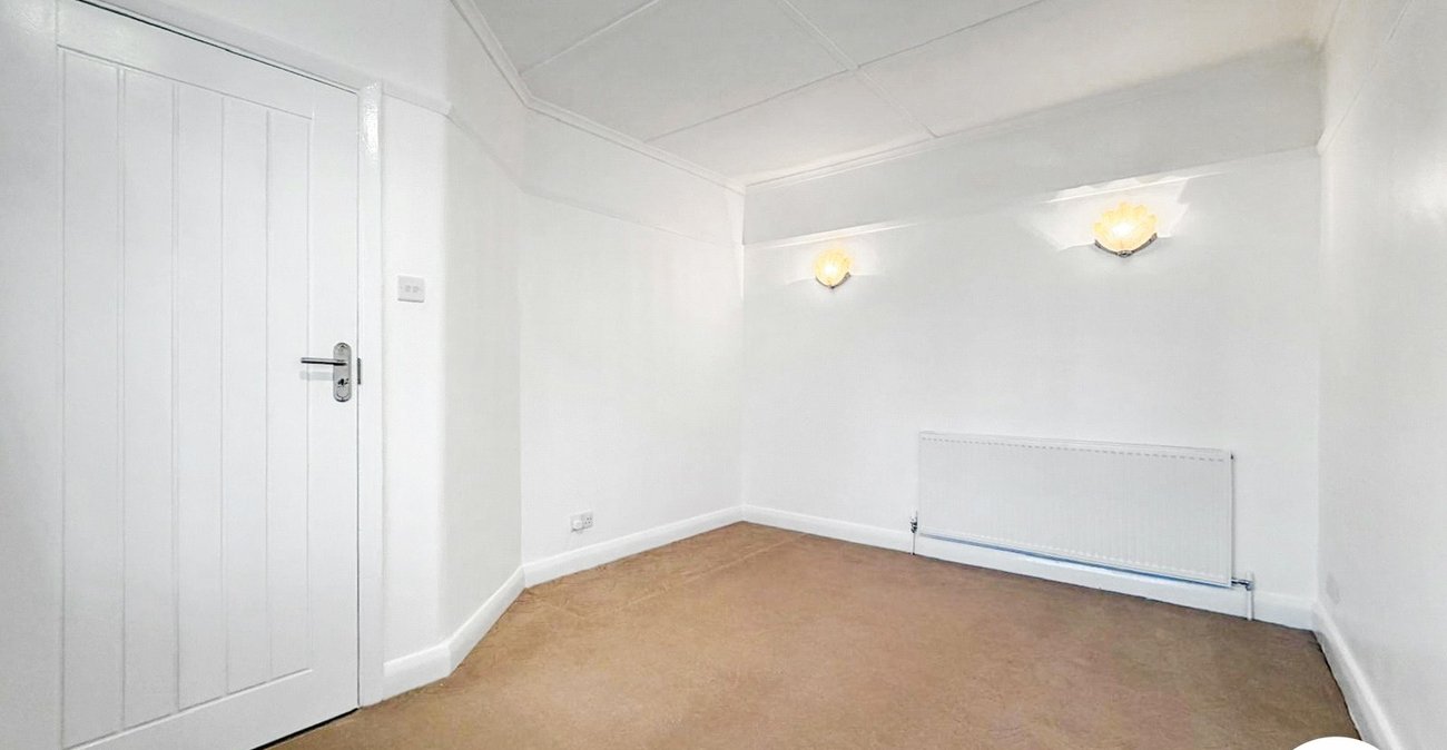 3 bedroom bungalow to rent in Welling | 