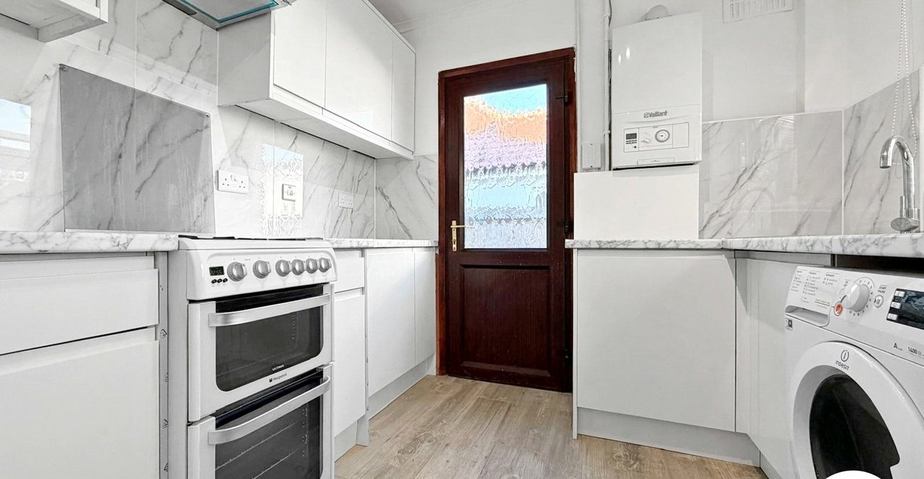 3 bedroom bungalow to rent in Welling | 