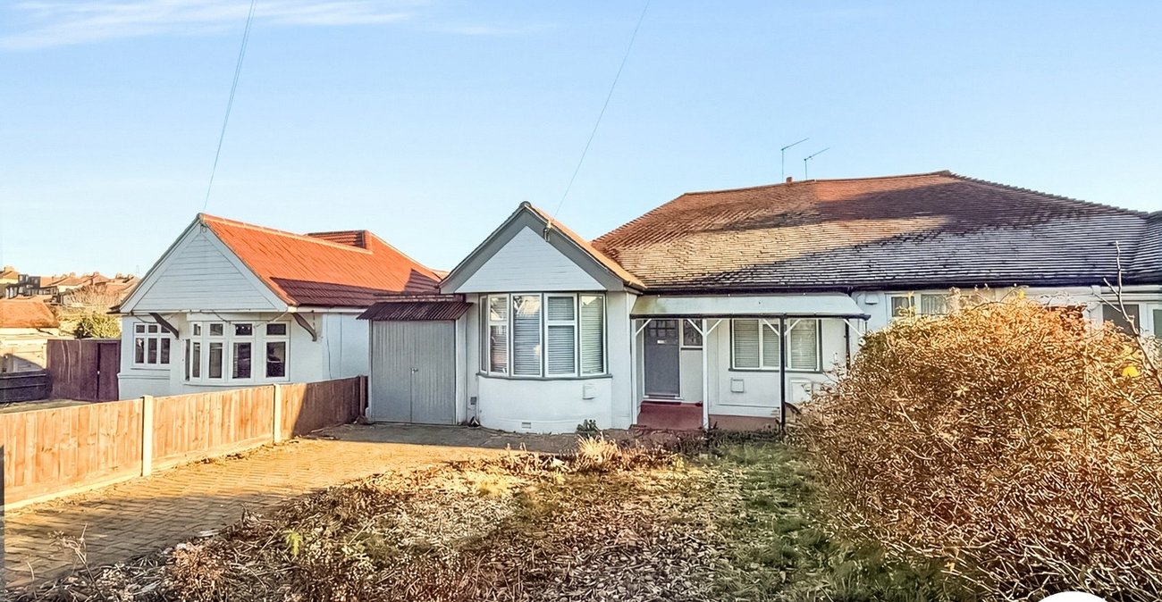 3 bedroom bungalow to rent in Welling | 